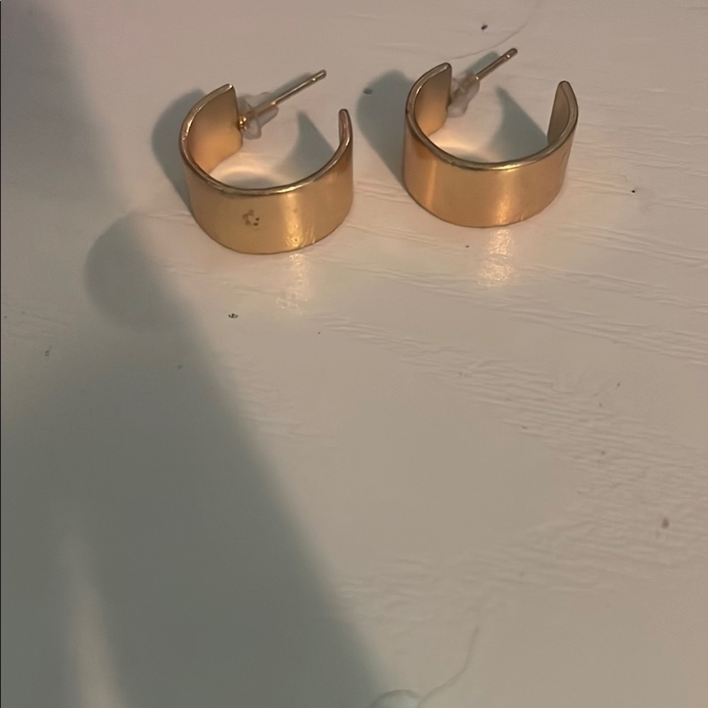 Elegant Gold Hoop Earrings